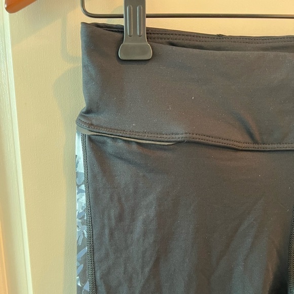 ALALA Palm Shadow Print Blocked Crop Active Workout Leggings - Picture 8 of 16